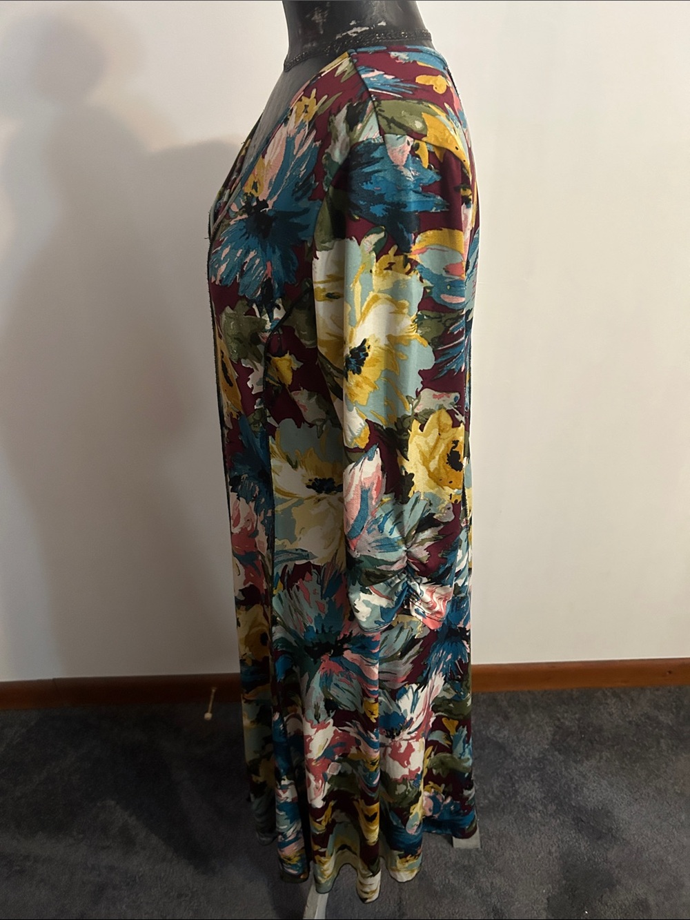 Sami & Jo Floral V-Neck Midi Dress with Crisscross Detail - Multicolor - Picture 3 of 7